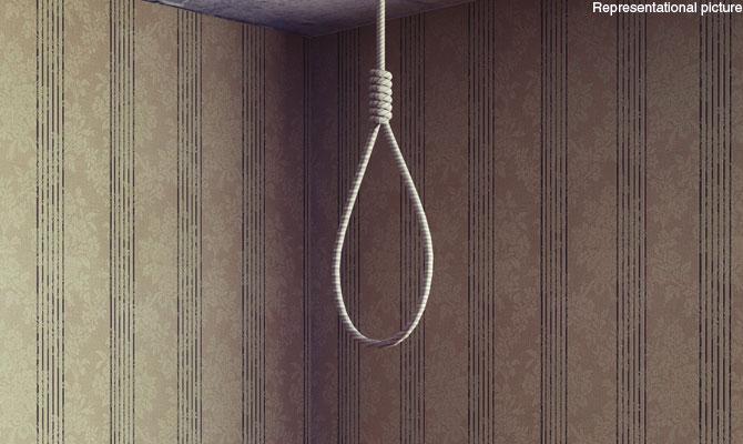 Chembur mother-son found hanging
