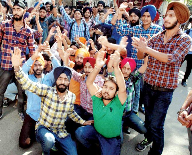 Students from Govt MAM College protesting against Punjab Chief Minister Parkash Singh Badal.