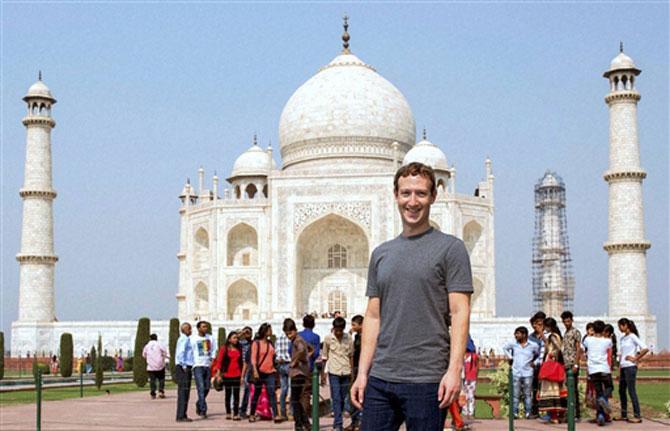 Mark Zuckerberg poses in front of the Taj Mahal. Pic/PTI