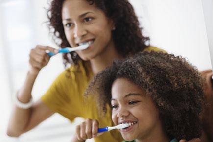 Change your toothbrush, floss teeth regularly for healthy teeth