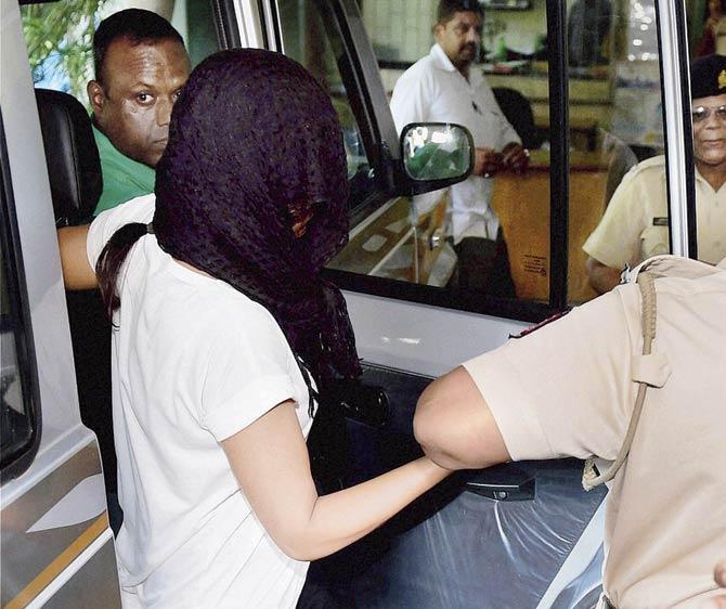 Indrani being brought to Khar police station yesterday. Pic/PTI