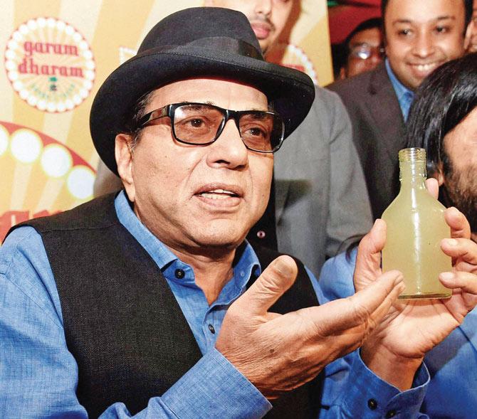 Dharmendra at the opening of a restaurant named after him in New Delhi. PIC/PTI