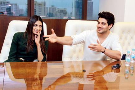 Sooraj Pancholi and Athiya Shetty stump fans at interactive session