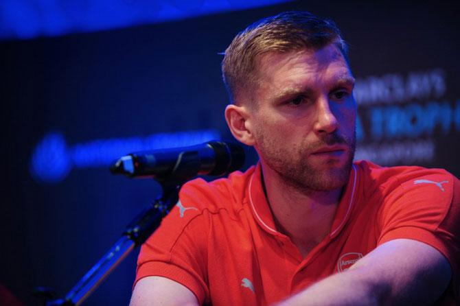 Arsenal defender Per Mertesacker escapes unhurt in car accident