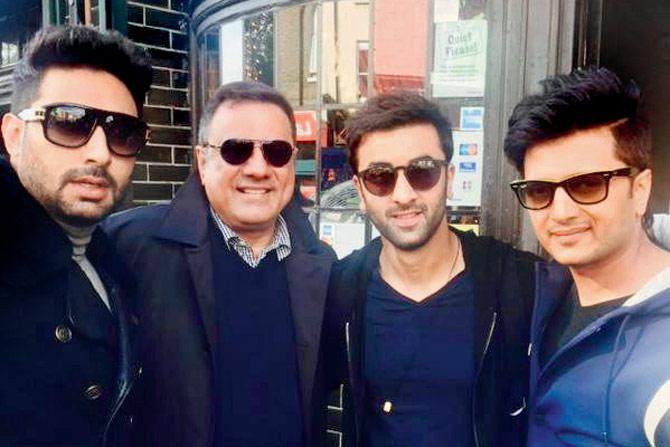 a snapshot of  Abhishek Bachchan, Boman Irani and Ritiesh Deshmukh visiting Ranbir on the set of Ae Dil Hai Mushkil