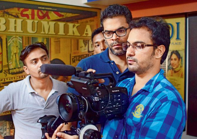 Vikramaditya Motwane (second from right) at the special video shoot for the MAMI Film Festival 
