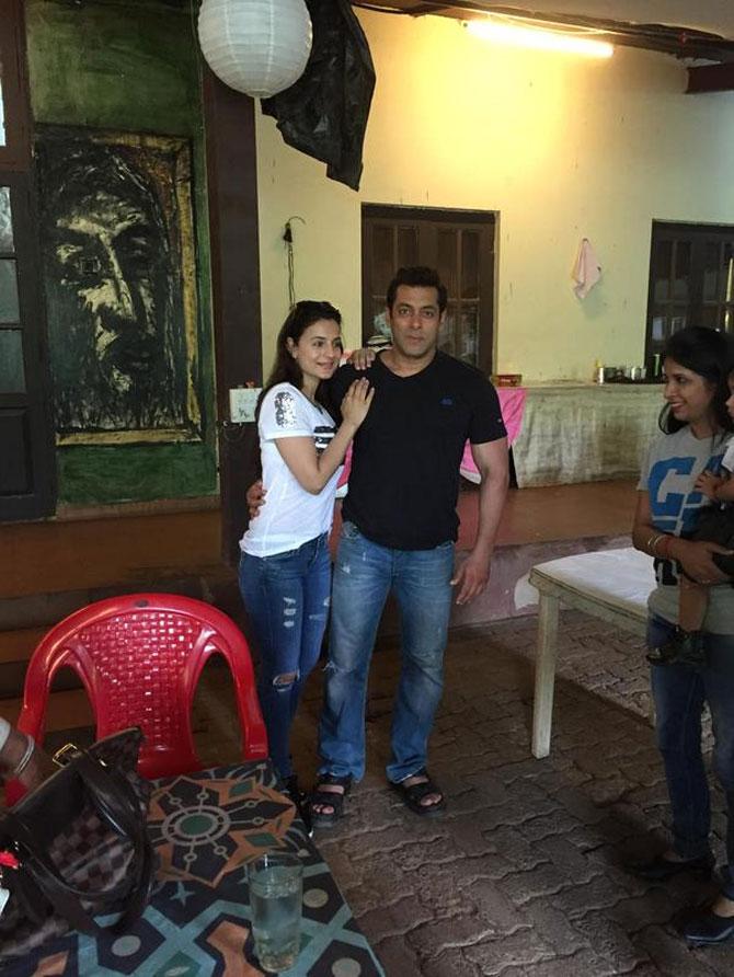 Ameesha Patel meets Salman Khan on the sets of 