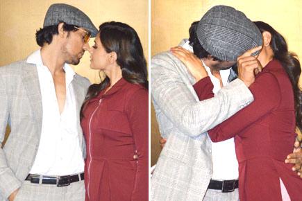 Randeep Hooda and Richa Chadda 'kiss' on stage