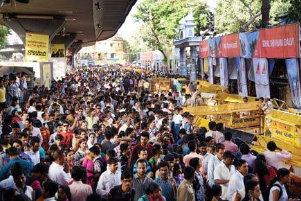 Cops lock down traffic near Lalbaugcha Raja, create 1 km-long jam