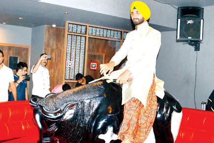 Akshay Kumar tries his hand at bull riding