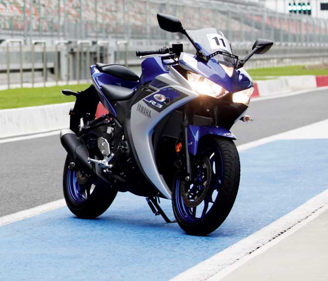The Yamaha YZF-R3 is quite the looker, even at when stationary