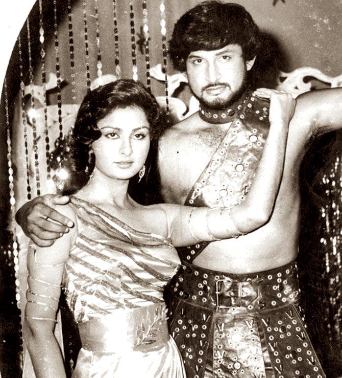 Sandeep Patil (right) with Poonam Dhillon in Kabhi Ajnabi The (1985)