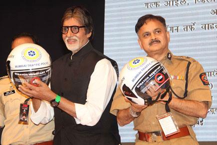 Big B innaugrates helmet facilities for Mumbai traffic police