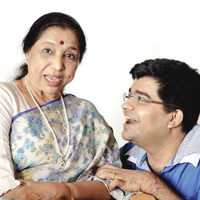 Asha Bhosle with Jitesh Pillai
