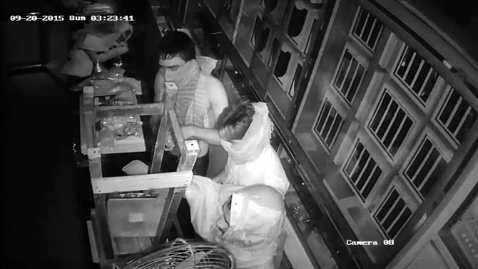 CCTV grabs show four accused entering the jewellery store through the AC duct, stealing the gold and escaping the same way