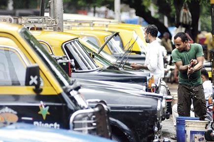 Mumbai: Cabbie protests to hit fliers arriving at domestic airport