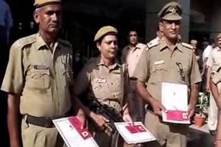 Delhi police felicitates PCR team that helped a woman during delivery