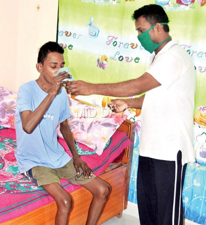 29-year-old Dilesh Tambe’s recovery has been slower than Anwar’s, but his health is also slowly improving, thanks to his brother Dipesh, who quit his job so he could take care of him. Pics/ Datta Kumbhar