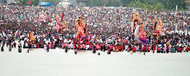 A jam-packed Girgaum Chowpatty on the occasion of Anant Chaturdashi last year. File pic