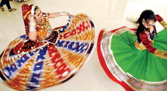 A women practices garba in Malad. Pic/Rane Ashish