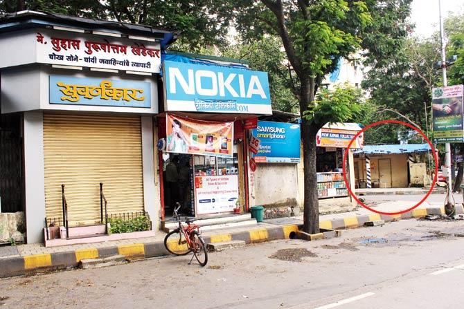 The Suvarnakar jewellery store was robbed of 9 kg gold on Sunday, while the adjacent mobile shop (Tokyo Telecom) was robbed twice this year. The shops are just 50 metres away from the beat chowkie (circled)