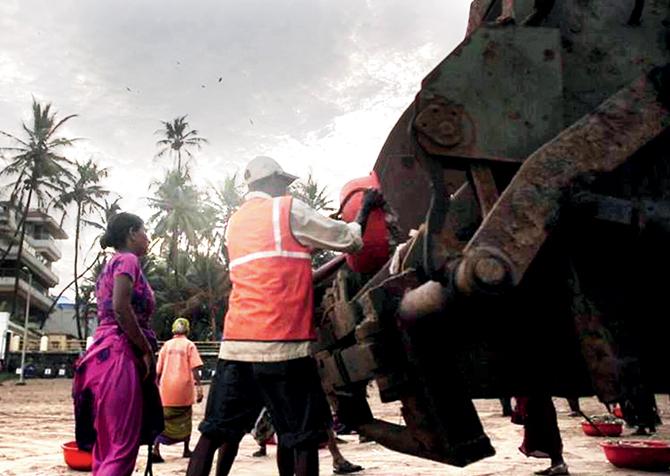 Volunteers helping to clean Juhu Beach along with the BMC after last year’s final day immersions