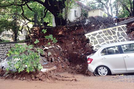 Mumbai: Wall collapse damages six cars in Malabar Hill