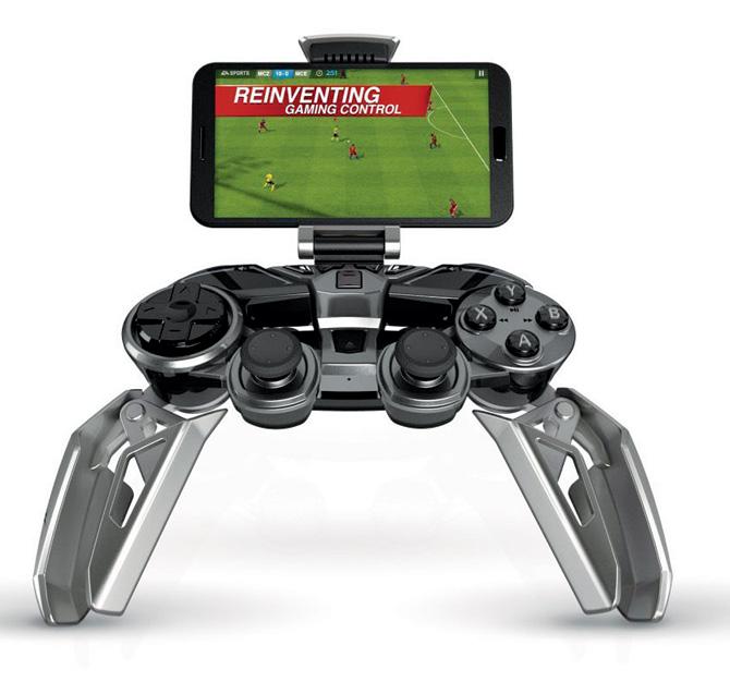 The Mad Catz’s L.Y.N.X. gaming controller
