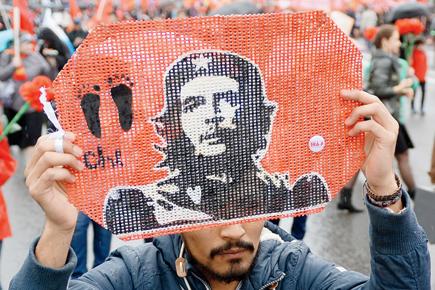 Russia bans using Che Guevara images in poll campaigns