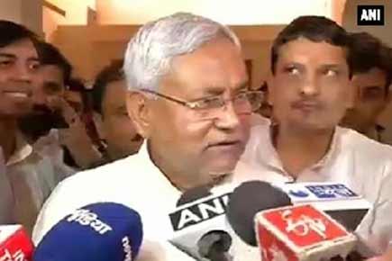 Nitish taunts BJP for dropping veterans from list of campaigners 