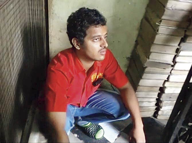 The accused Salim Shaikh, who works as a delivery boy at a restaurant in Fort