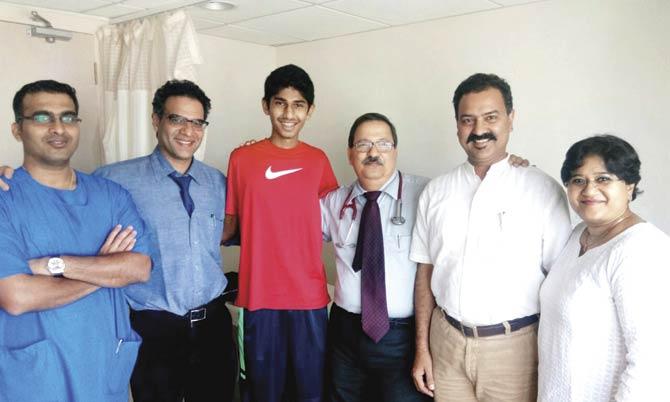 Shreesha Shridhar (in red) with Dr Prakash Jiandani on his right, his parents on the extreme right, Dr Kedar Toraskar (wearing a tie) and a doctor from the team that treated him