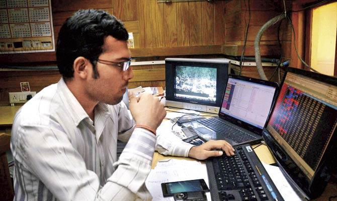 The Sensex was a sea of crimson as falls were seen all over in the last week. Pic/PTI
