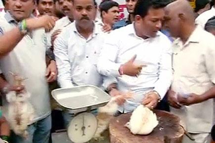 Mumbai meat ban: MNS sets up stall to sell chicken in Dadar