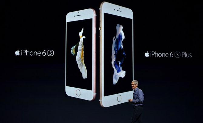 Apple CEO Tim Cook introduces the new iPhone 6s and 6s Plus during an Apple media event in San Francisco, California. AFP PHOTO/JOSH EDELSON