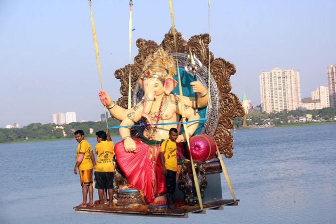 Immersion of Ganesh idols begins amid fanfare in Maharashtra