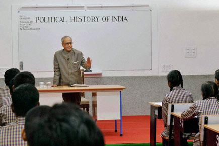 'Mukherjee Sir' takes Political History class at New Delhi school
