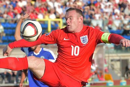 Wayne Rooney 'proud' to equal Bobby Charlton's record