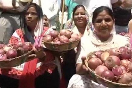 Activists stage protest over soaring onion prices in J and K