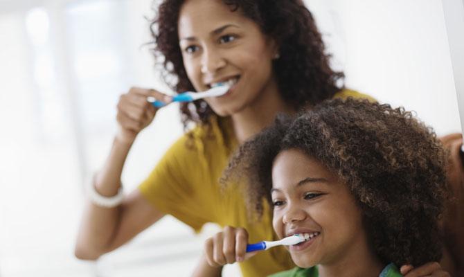  Change your toothbrush, floss teeth regularly for healthy teeth