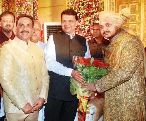 From L-R: Mohd Arif Naseem Khan, Maharashtra CM Devendra Fadnavis with Amir Khan