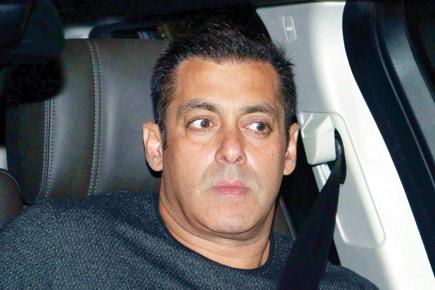 Salman Khan and other celebs visit Arpita Khan Sharma
