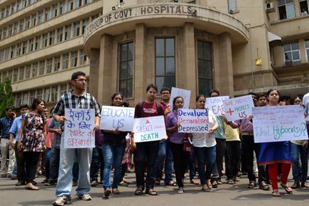 400 resident doctors of Grant Medical and JJ go on an indefinite strike