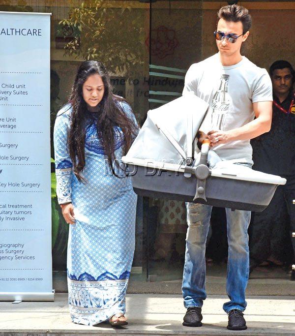 Arpita Khan and hubby Aayush Sharma leave the hospital with their bundle of joy, Ahil