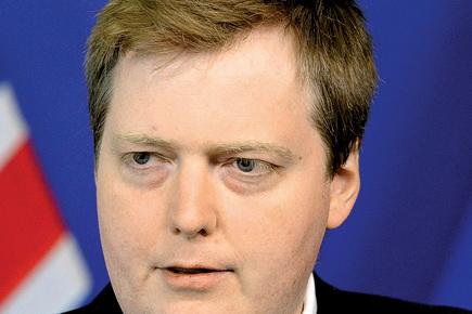 Leak claims its first casualty, Iceland PM resigns
