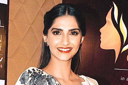What will Sonam Kapoor wear to royal dinner?