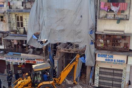 Mumbai: Part of building collapses in Colaba injuring three