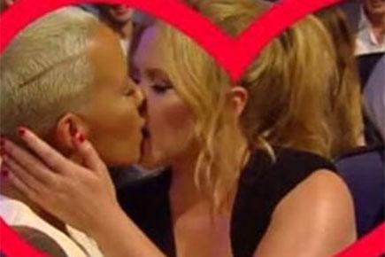 Amy Schumer recalls her kiss with Amber Rose