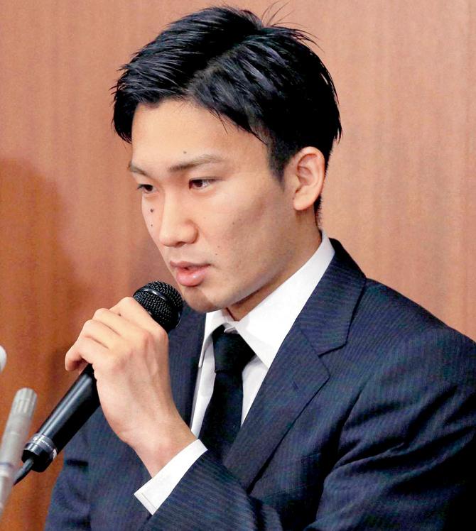 Kento Momota apologises for gambling at an illegal casino during a press conference held in Tokyo on Friday. PIC/AP,PTI
