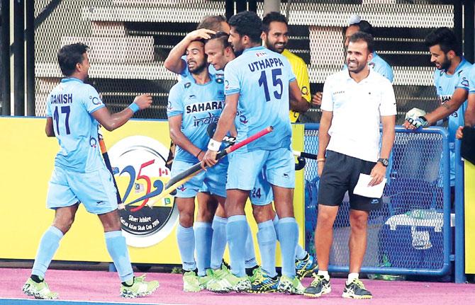 Indian players celebrate goal made by SV Sunil